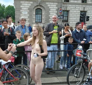 Public nudes !!
